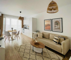 The Palm 1 Apartment - family friendly, parking, central, self check-in
